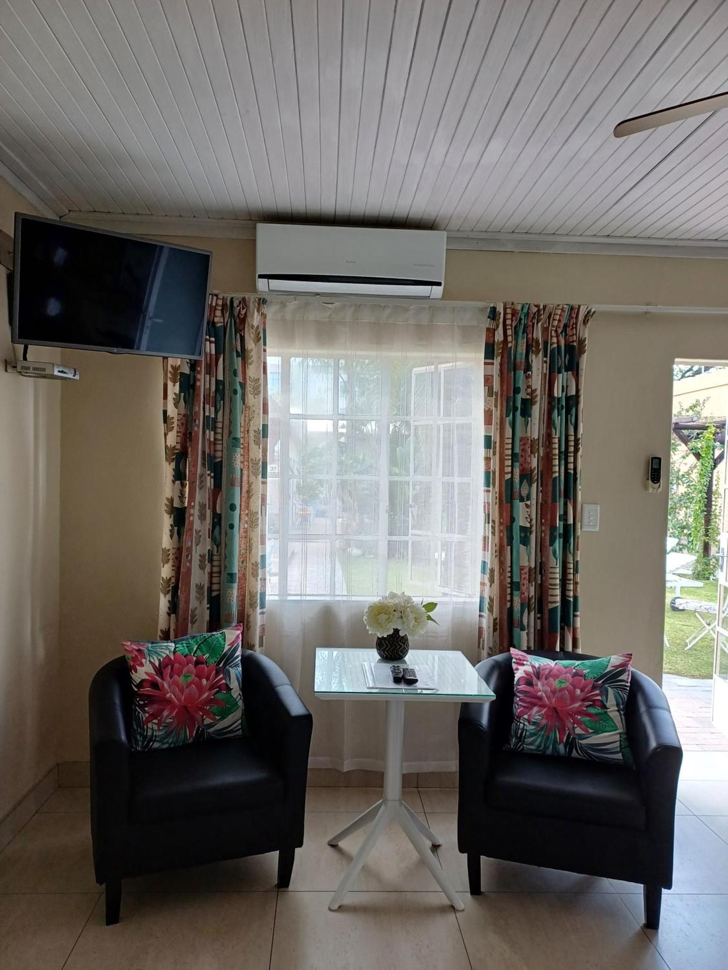 Capbon Guesthouse Windhoek Kültér fotó