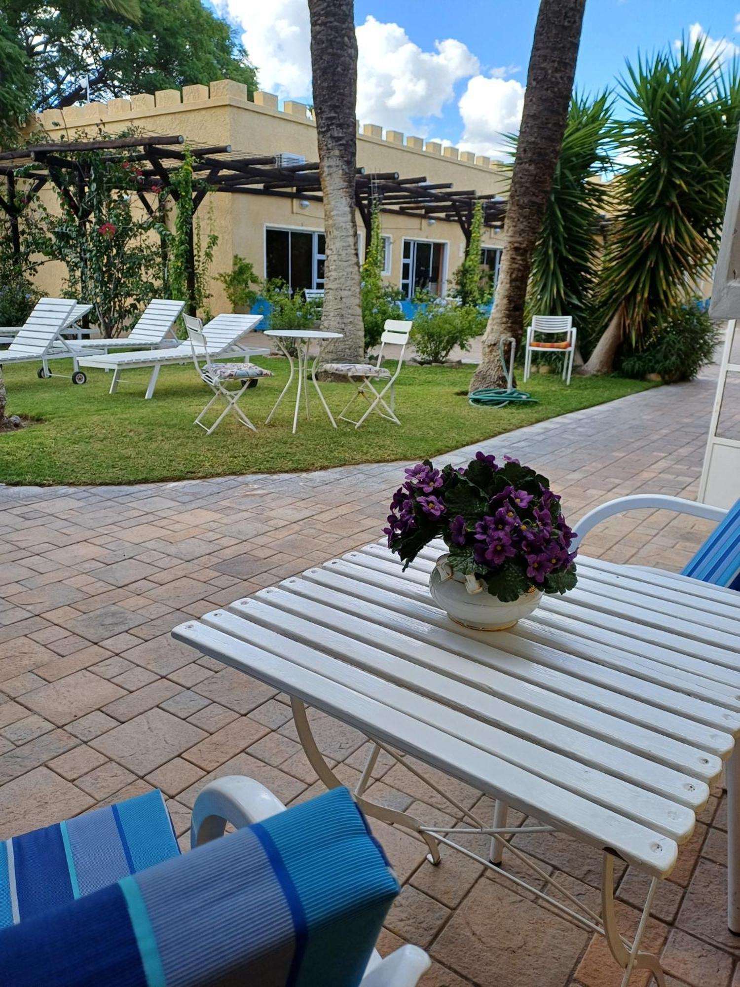 Capbon Guesthouse Windhoek Kültér fotó